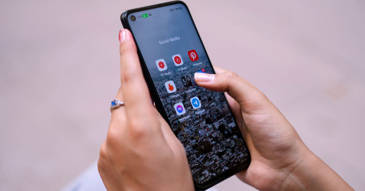 ノジマのスマホ買取に故障品を出す前のチェックポイントを確認するイメージ