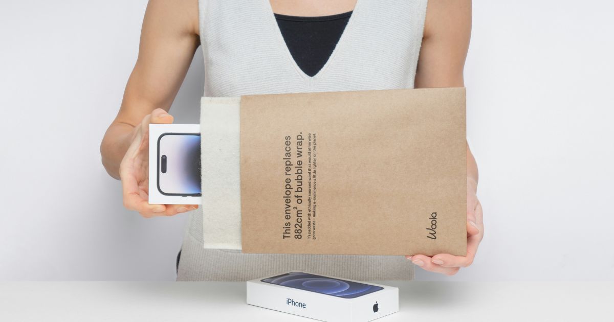 ノジマのスマホ買取で宅配発送前に確認しているイメージ