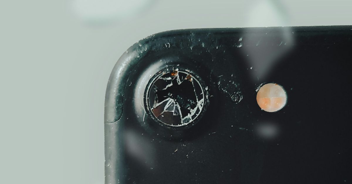 ノジマのスマホ買取で故障品の症状を確認するイメージ